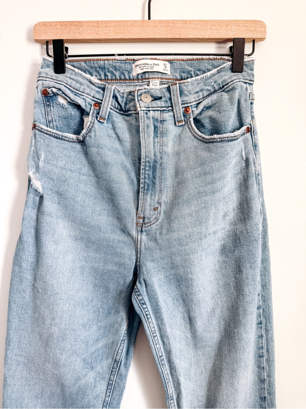 Abercrombie & Fitch Ultra High Rise Ankle Straight Jeans Light Wash 27